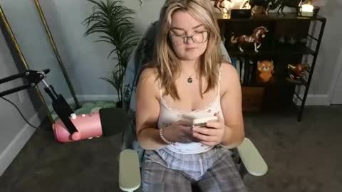 Snapshot of quervoqueen1 chatting on November 16, 2:17 am Bri online show from November 16, 2:17 am