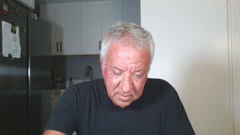 Snapshot of quest_one chatting on October 7, 3:25 am Jim online show from October 7, 3:25 am