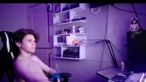 Snapshot of quiet_sh chatting on February 11, 12:26 am quiet_sh online show from February 11, 12:26 am