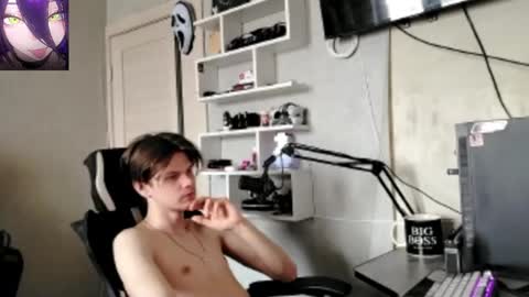 Snapshot of quiet_sh chatting on February 14, 7:49 am quiet_sh online show from February 14, 7:49 am