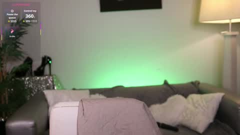 Snapshot of qwennx chatting on November 23, 2:44 am Nova Hollis online show from November 23, 2:44 am