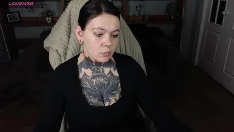 qwertyannie_lbo online show from April 27, 4:05 pm