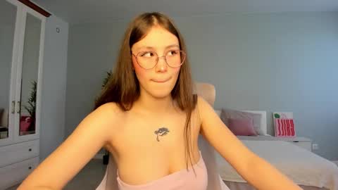 Snapshot of qwoopa chatting on October 11, 9:08 am Leya online show from October 11, 9:08 am