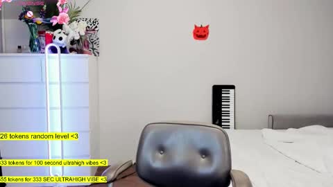 Snapshot of raaaaaaawr chatting on November 11, 12:32 am - online show from November 11, 12:32 am