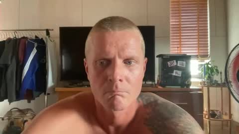 rabbit_eyes69 online show from June 18, 3:07 am