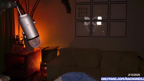 Snapshot of rach_oneill chatting on February 14, 11:23 pm Rach ONeill online show from February 14, 11:23 pm