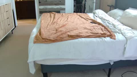 Rachel Rivers online show from March 12, 8:48 pm