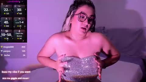 Snapshot of rachel_fo chatting on December 31, 9:39 pm Rachel Foss online show from December 31, 9:39 pm