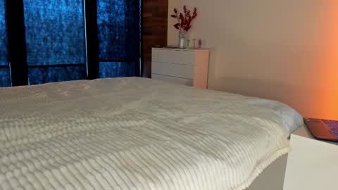 Snapshot of rachel_rey chatting on February 9, 9:02 am Sherryl online show from February 9, 9:02 am