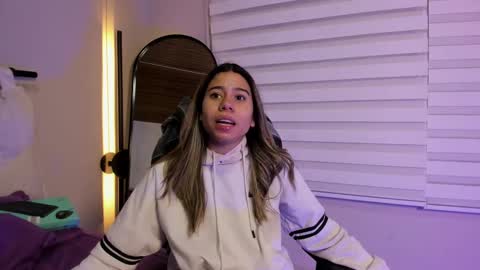 Snapshot of rachell_criss chatting on October 3, 5:15 am Rachell online show from October 3, 5:15 am