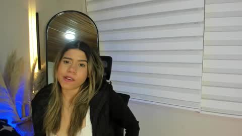 Snapshot of rachell_criss chatting on October 25, 4:20 am Rachell online show from October 25, 4:20 am