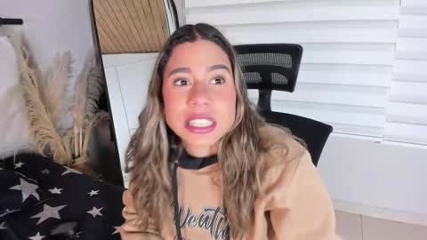 Snapshot of rachell_criss chatting on November 5, 4:01 am Rachell online show from November 5, 4:01 am