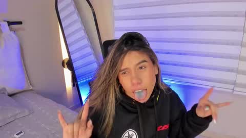 Snapshot of rachell_criss chatting on November 26, 4:13 am Rachell online show from November 26, 4:13 am