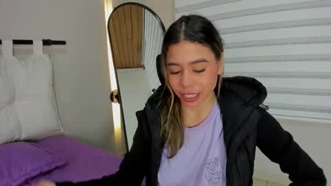 Snapshot of rachell_criss chatting on December 4, 4:33 am Rachell online show from December 4, 4:33 am