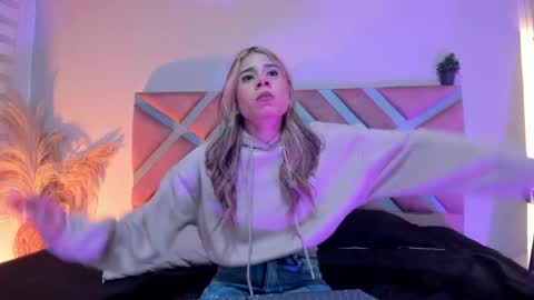 Rachell online show from May 26, 3:46 am
