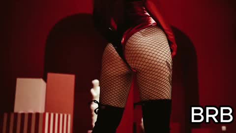 Snapshot of rachelqueen_ chatting on December 13, 6:59 pm Miko Pleasee help me get 100 likes online show from December 13, 6:59 pm