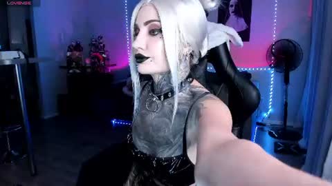 Snapshot of rachelqueen_ chatting on July 5, 8:10 am Miko Pleasee help me get 100 likes online show from July 5, 8:10 am