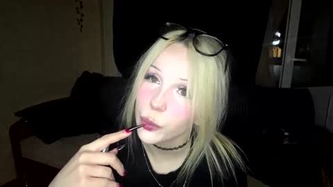 Snapshot of rachelvegax chatting on March 25, 6:58 pm Lily online show from March 25, 6:58 pm