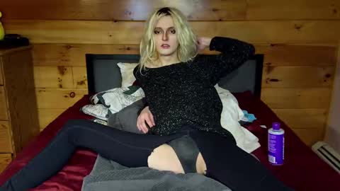 Snapshot of rachelxprice chatting on December 7, 12:08 am Rachel Price online show from December 7, 12:08 am