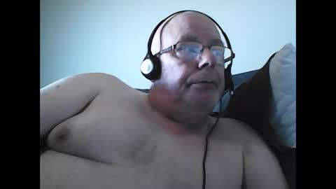 Snapshot of rader50 chatting on December 20, 8:32 am rader50 online show from December 20, 8:32 am