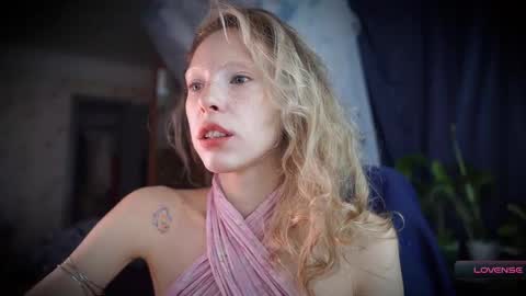 Snapshot of radiant_ada chatting on November 24, 9:20 am ada online show from November 24, 9:20 am