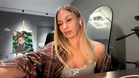 Mila online show from February 2, 3:11 pm