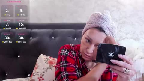 raelledarkstar online show from February 9, 11:47 am