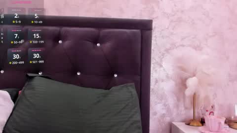 raelledarkstar online show from May 18, 7:25 am
