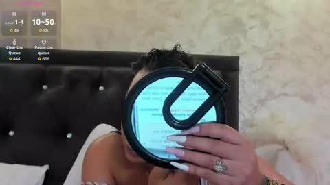 raelledarkstar online show from June 27, 9:36 am