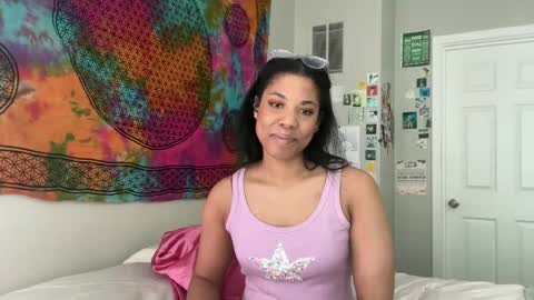 Snapshot of raewerks chatting on February 24, 9:52 pm RaeWerks online show from February 24, 9:52 pm