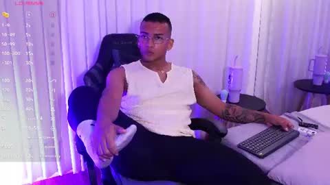 Snapshot of rafa_cruz chatting on June 27, 12:33 pm rafa_cruz online show from June 27, 12:33 pm