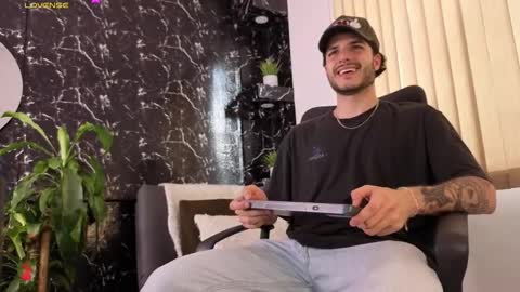 R A F A E L online show from January 31, 8:51 pm