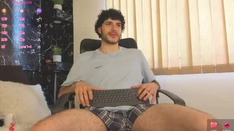 Snapshot of rafael_mendez chatting on May 5, 8:50 pm R A F A E L online show from May 5, 8:50 pm