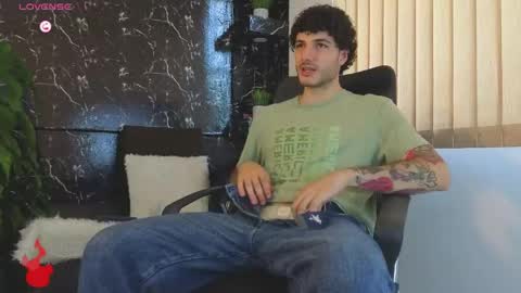 Snapshot of rafael_mendez chatting on May 14, 8:15 pm R A F A E L online show from May 14, 8:15 pm