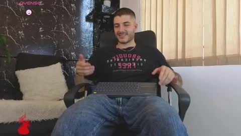 Snapshot of rafael_mendez chatting on May 20, 8:48 pm R A F A E L online show from May 20, 8:48 pm