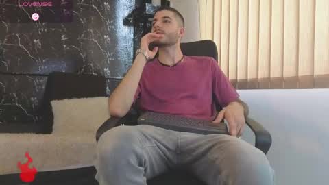 Snapshot of rafael_mendez chatting on May 23, 8:57 pm R A F A E L online show from May 23, 8:57 pm