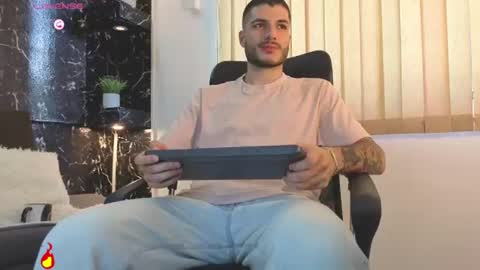 Snapshot of rafael_mendez chatting on June 12, 8:41 pm R A F A E L online show from June 12, 8:41 pm