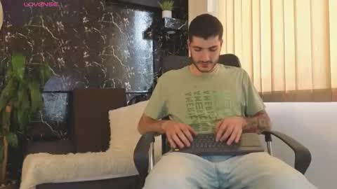 Snapshot of rafael_mendez chatting on June 30, 7:26 pm R A F A E L online show from June 30, 7:26 pm