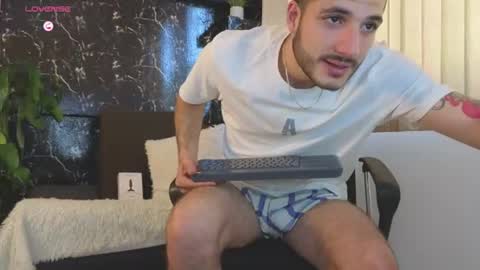 Snapshot of rafael_mendez chatting on July 21, 8:33 pm R A F A E L online show from July 21, 8:33 pm