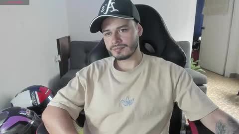 Snapshot of ragnar_lothbrok77 chatting on September 13, 7:24 pm ragnar_lothbrok77 online show from September 13, 7:24 pm