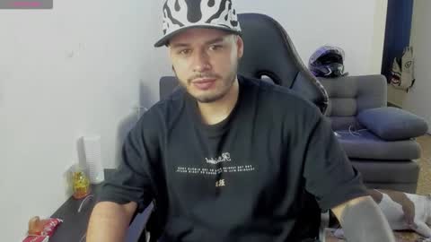 ragnar_lothbrok77 online show from May 4, 6:26 pm
