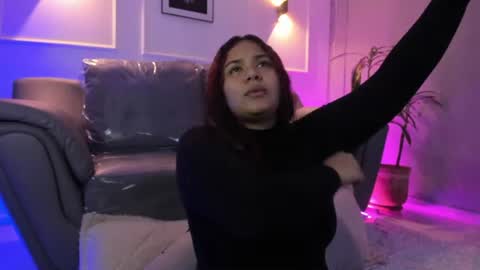 Snapshot of raichell_sweet_curvy chatting on June 17, 4:26 am raichell_sweet_curvy online show from June 17, 4:26 am
