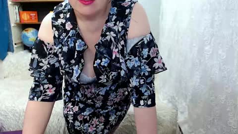 Snapshot of rainbowladyy chatting on February 6, 8:18 am rainbowladyy online show from February 6, 8:18 am