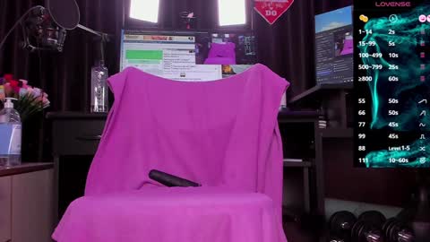 Snapshot of raissa_sky26 chatting on December 11, 2:41 am Laura online show from December 11, 2:41 am