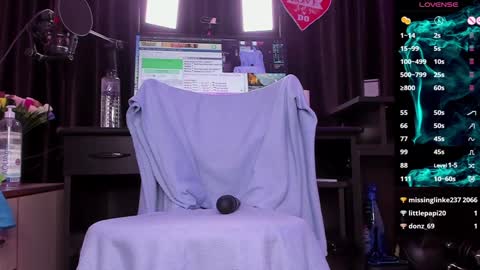 Snapshot of raissa_sky26 chatting on December 30, 5:37 am Laura online show from December 30, 5:37 am