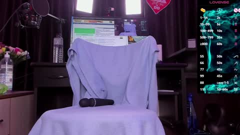 Snapshot of raissa_sky26 chatting on December 31, 2:29 am Laura online show from December 31, 2:29 am