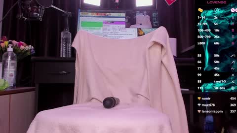 Snapshot of raissa_sky26 chatting on January 9, 8:34 am Laura online show from January 9, 8:34 am