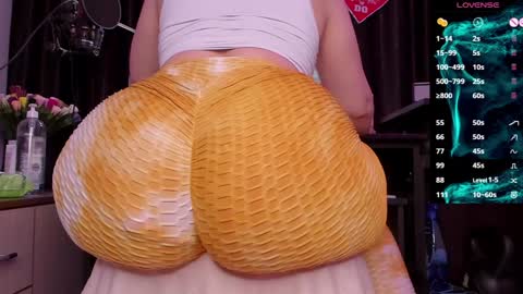 Snapshot of raissa_sky26 chatting on January 10, 2:46 am Laura online show from January 10, 2:46 am
