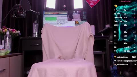 Snapshot of raissa_sky26 chatting on January 11, 9:04 am Laura online show from January 11, 9:04 am
