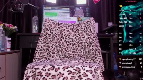 Snapshot of raissa_sky26 chatting on January 19, 8:39 am Laura online show from January 19, 8:39 am